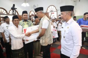 Ganjar Pranowo, Memulai Transisi Energi Lewat LPTS Rooftop di Pesantren.