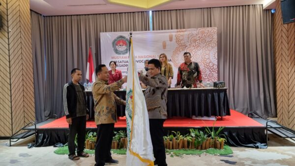 Pengurus PERSADIN Dilantik, Oking Dikukuhkan sebagai Ketua Umum