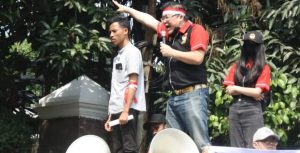 HOTMAN PARIS DIDUGA BUAT KEBOHONGAN PUBLIK MENGENAI 209 SESPRI. ADVOKAT BAMBANG: HIDUPNYA PENUH KEBOHONGAN.