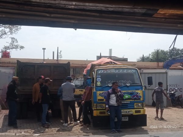 Diduga pembangunan sekitar 21 ruko ini belum memiliki izin Pembangunan tersebut.