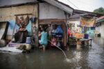 Ketingian air naik sekitar 80 CM, bahkan berpariasi ketinggiannya.