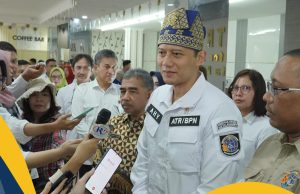 Seperti halnya dengan aparat penegak hukum dan pemerintah daerah.