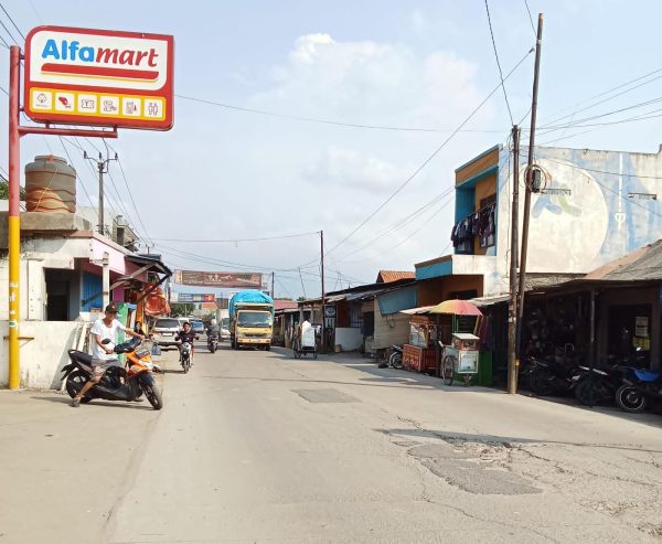 Lobang beton dan pecah hampir memakan korban di Sarakan.