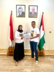 perwakilan dari Panitia Pelaksana, Pengurus ILUNI 80 dan Manajemen Sekolah.