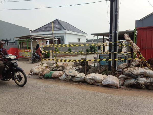 Kata Mandor Proyek : Kami tidak tahu itu mobil terpelosot yang pekerjaan selesai.