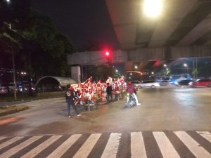 Miris melihat anak bangsa di bawa umur di ajari hidup minta-minta di lampu merah jakarta.