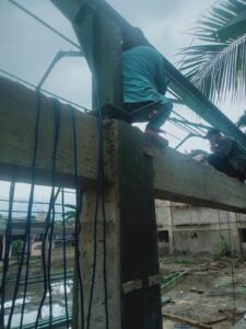 Melihat di para tenaga kerja di lapangan ada unsur tidak pakai K3.