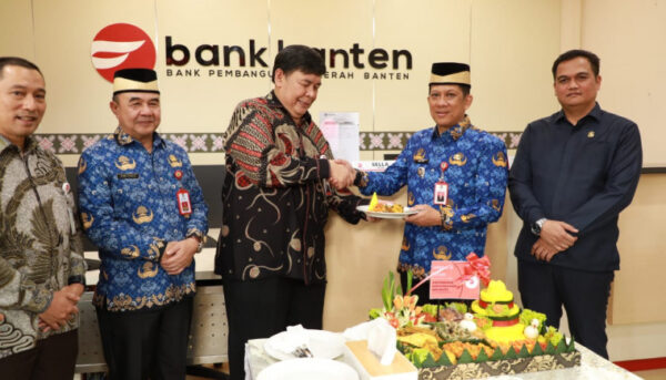 Andi Ony menyampaikan bahwa kehadiran KCP Bank Banten mencerminkan sinergi dan kolaborasi antara Pemerintah Daerah Kabupaten Tangerang dan Bank Banten.