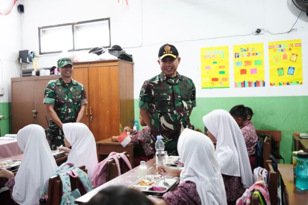 Panglima TNI Tinjau Program Makan Bergizi Gratis di Cimahi Jawa Barat