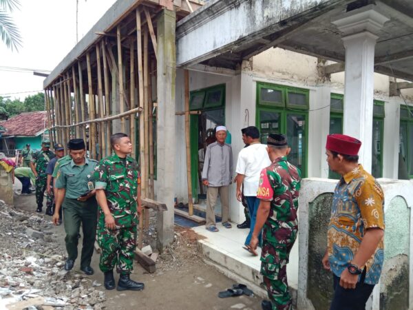 Kegiatan Safari Jumat Berkah Koramil 05/Balaraja Bantu Pembangunan Musholla Nurul Ibad