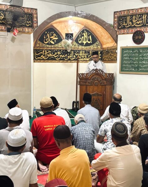 Ratusan Warga Binaan Lapas Jember Khusyuk Tarawih Berjama’ah