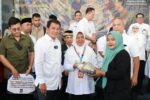 Bupati juga menghimbau kepada seluruh masyarakat agar tidak memandang sebelah mata dan menjauhi para penyandang.
